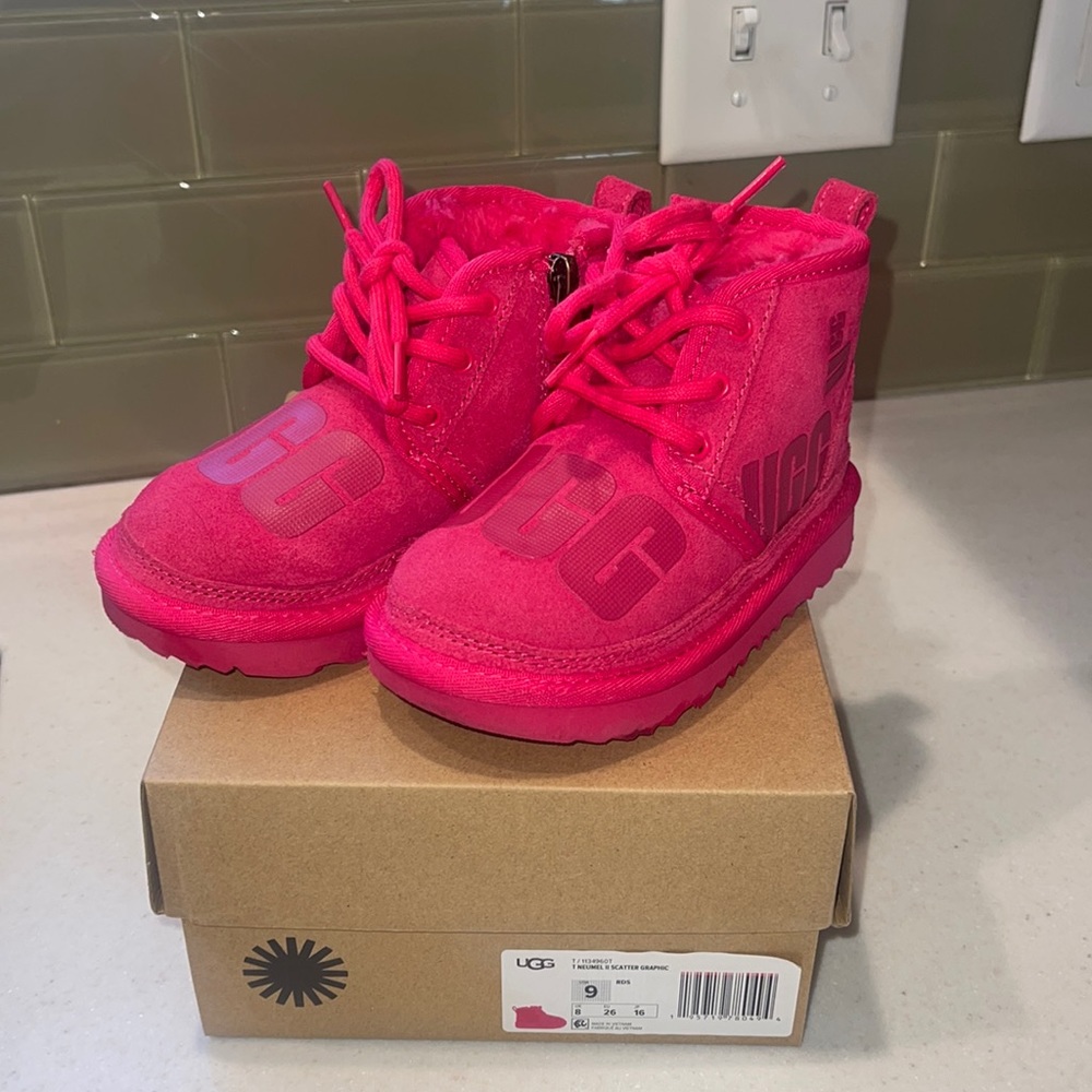 Toddler Ugg Neumel II Scatter Graphic